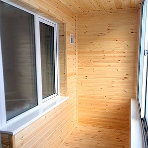 Внутренняя отделка стен, потолка и пола балкона деревянной вагонкой