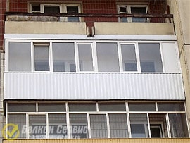 Фото остекления №31: Пластиковое остекление 6 метрового балкона 75 серии