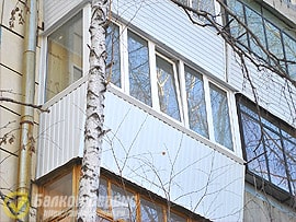 Остекление Г-образного хрущевского балкона с выносом